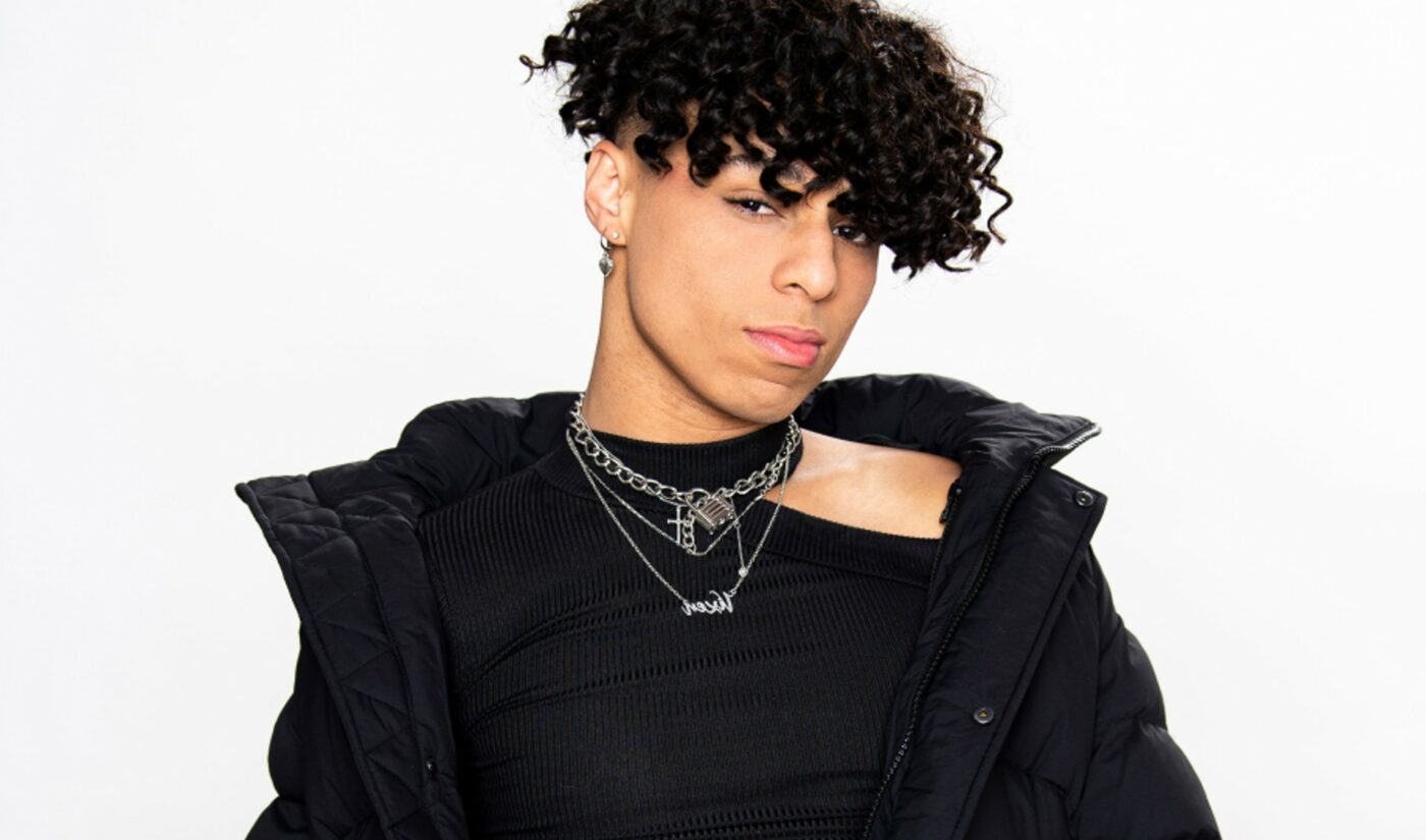 larray host 1400x825 1 - MCYT Store